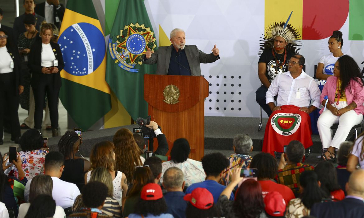 Lula assina decreto que cria Conselho de Participação Social