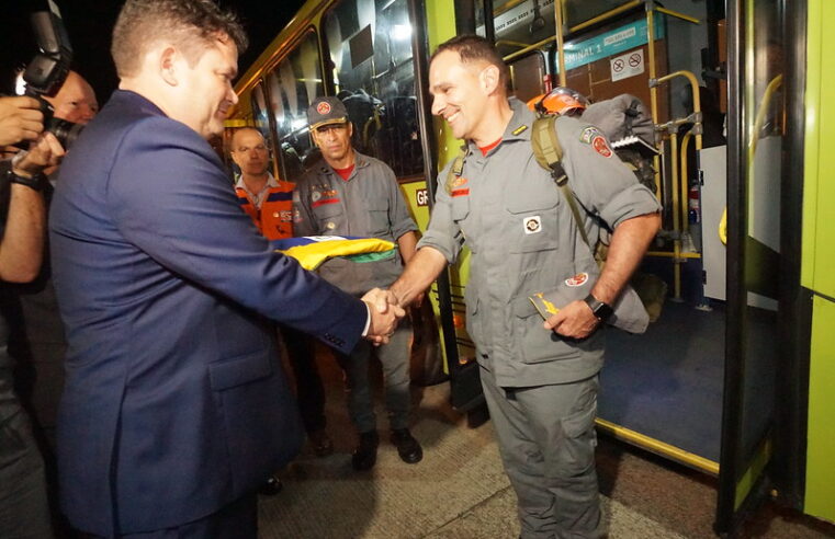 Bombeiros, médicos militares e integrantes da Defesa Civil de São Paulo embarcam para missão humanitária brasileira na Turquia