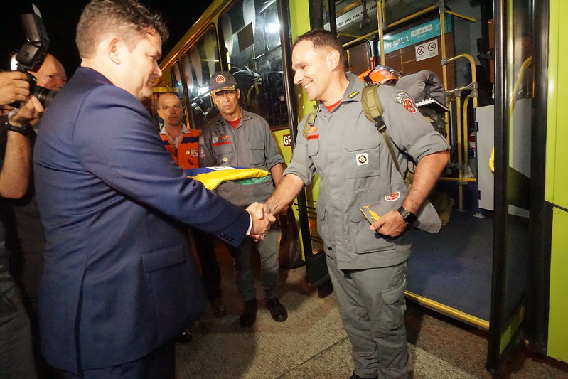 Bombeiros, médicos militares e integrantes da Defesa Civil de São Paulo embarcam para missão humanitária brasileira na Turquia