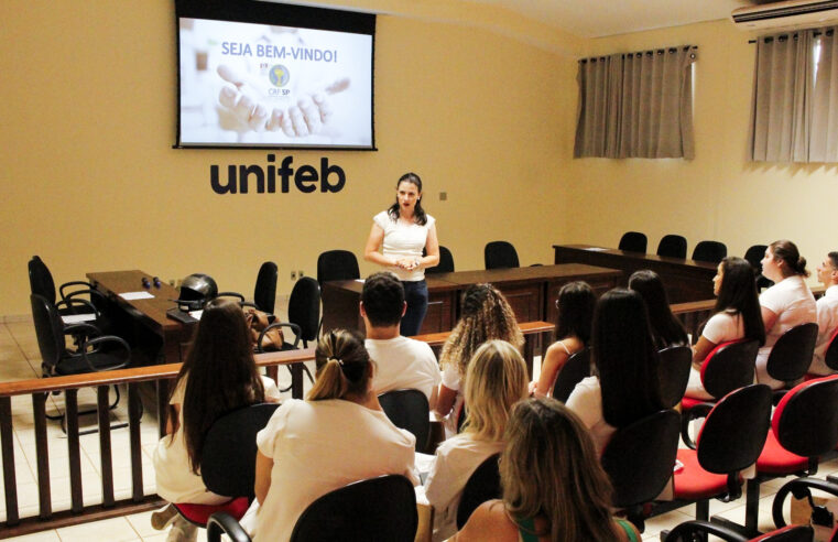 Recém-formados em Farmácia no UNIFEB recebem carteira do CRF em cerimônia no campus 