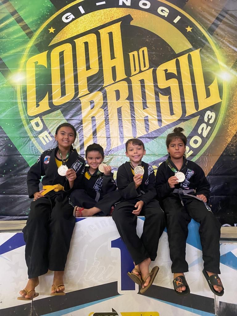 Crianças ganham medalhas na Copa Brasil de Jiu Jitsu