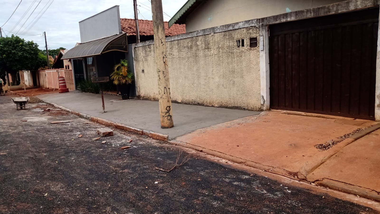 SAAE trabalhando por você – Restauração das calçadas e lixeiras na C15