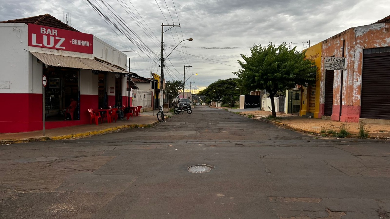 Trabalhos para alargamento da Avenida 7 avançam e via tem trechos de interdição