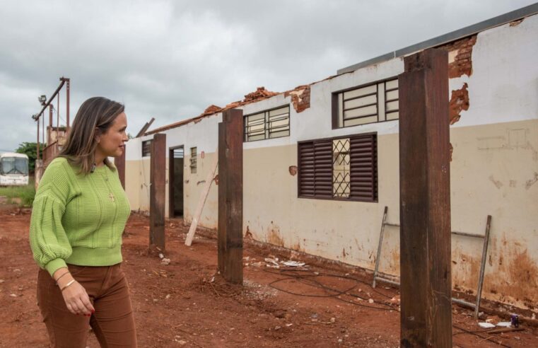 Prefeita Paula Lemos visita obras de reforma e ampliação do Cemart