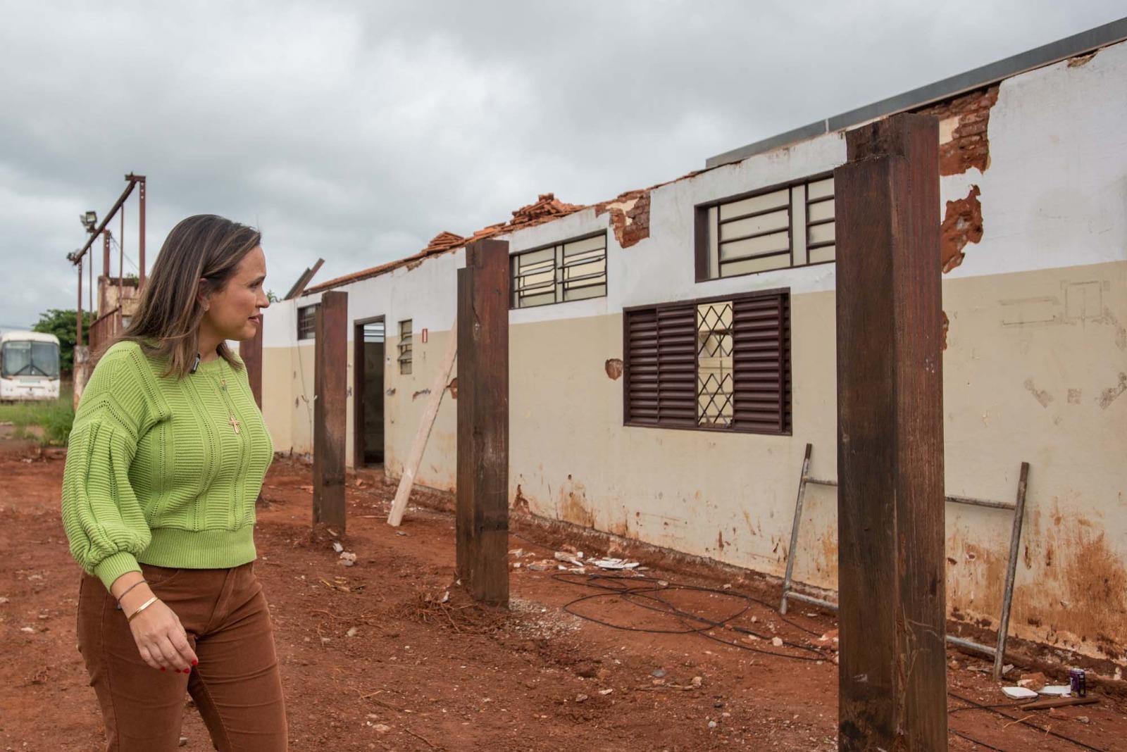 Prefeita Paula Lemos visita obras de reforma e ampliação do Cemart