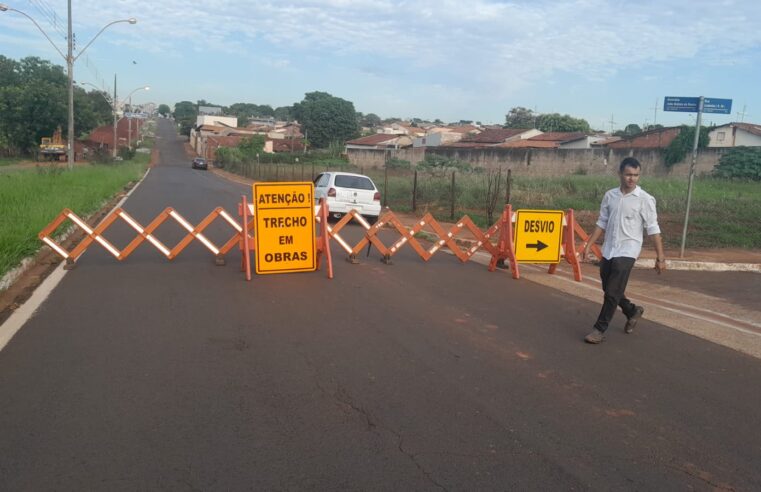 Obras de drenagem na Avenida João Batista da Rocha avançam e trecho tem novo desvio no trânsito