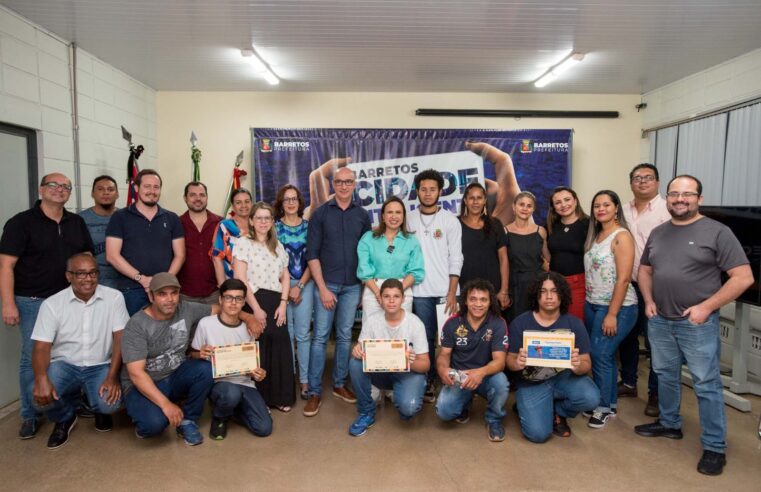 Estudantes recebem Certificados de Premiação e Menção Honrosa após Olimpíada de Matemática