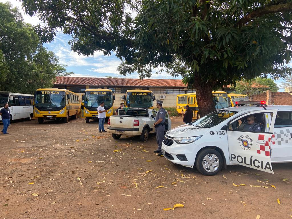 Furto de painéis em ônibus escolares paralisa serviço e mais de 1.300 alunos de Barretos ficam sem transporte