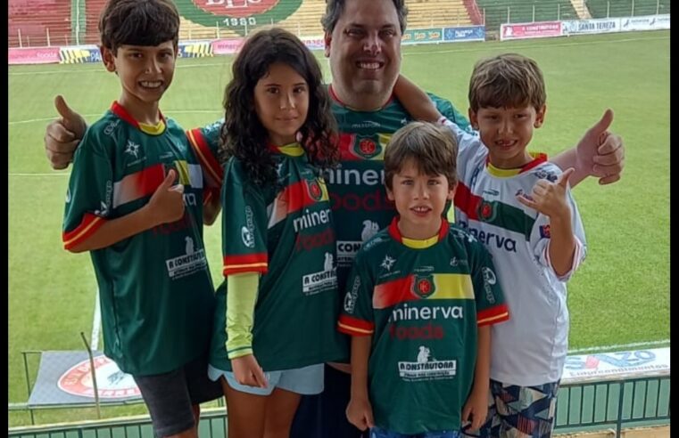 Nova geração da família Silva na torcida pelo BEC