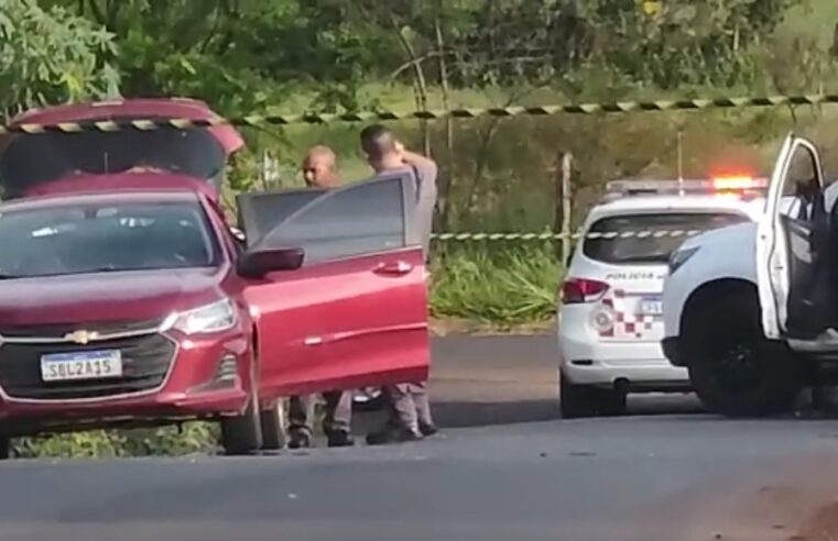 Polícia investiga morte de homem encontrado em porta-malas amarrado