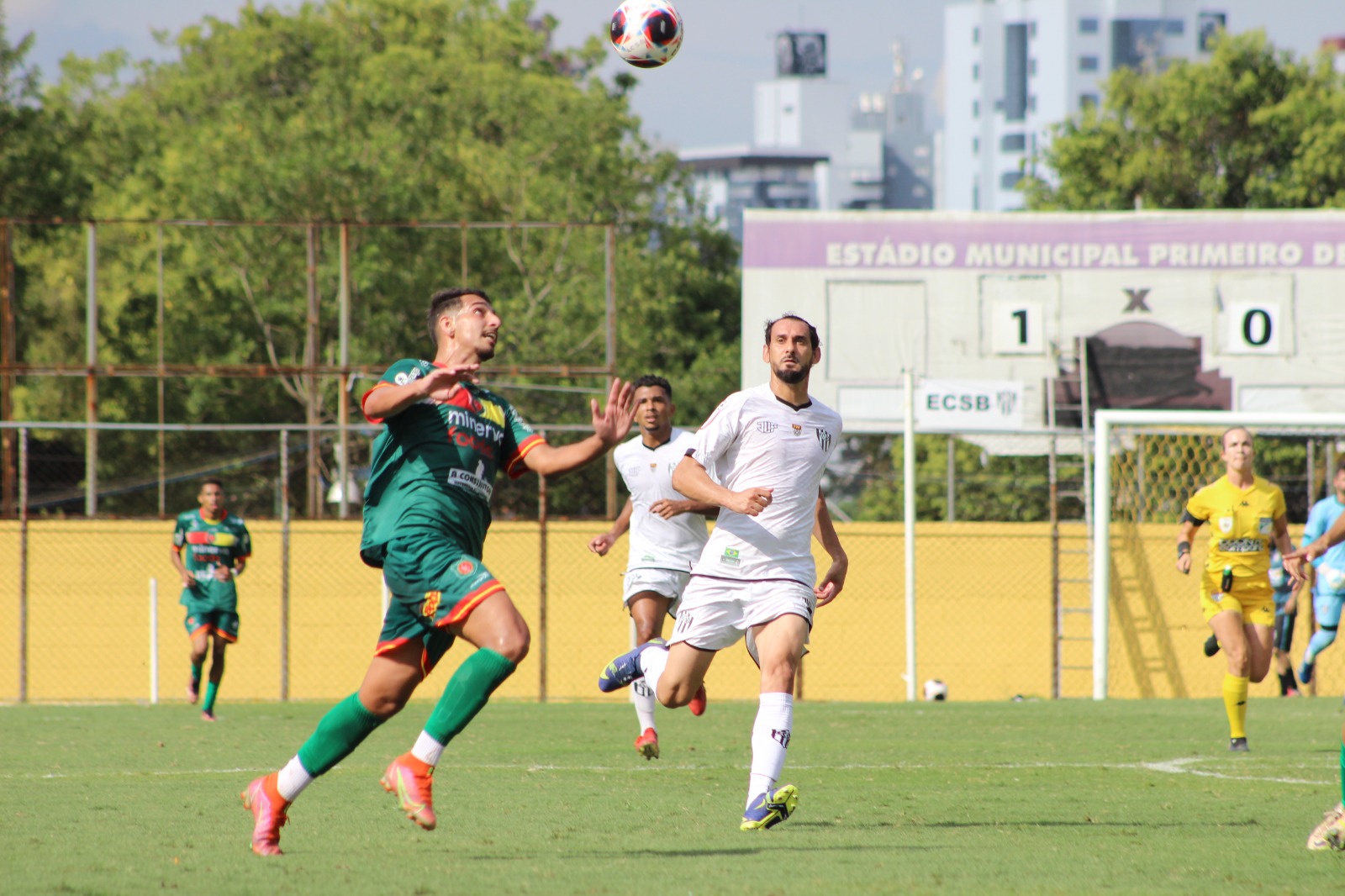 Zanini marca gol antológico e BEC vence primeira partida fora de casa