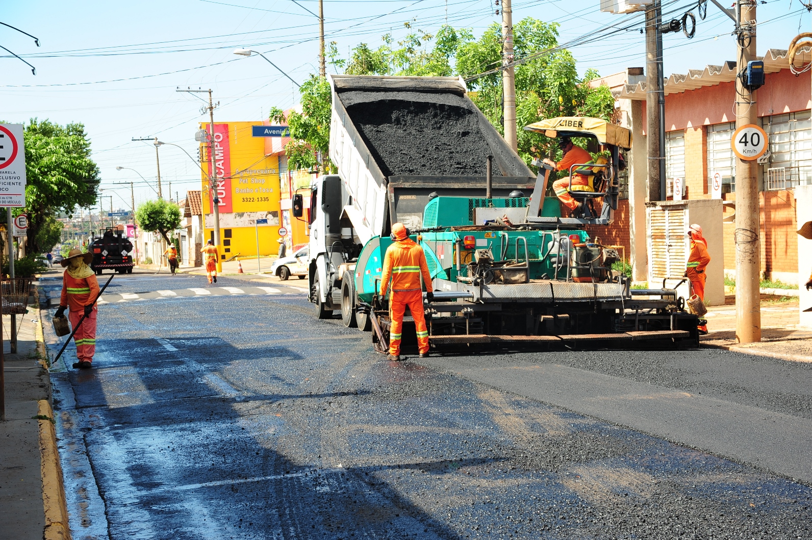 Prefeitura finaliza recapeamento da Rua 30 e inicia novo trecho