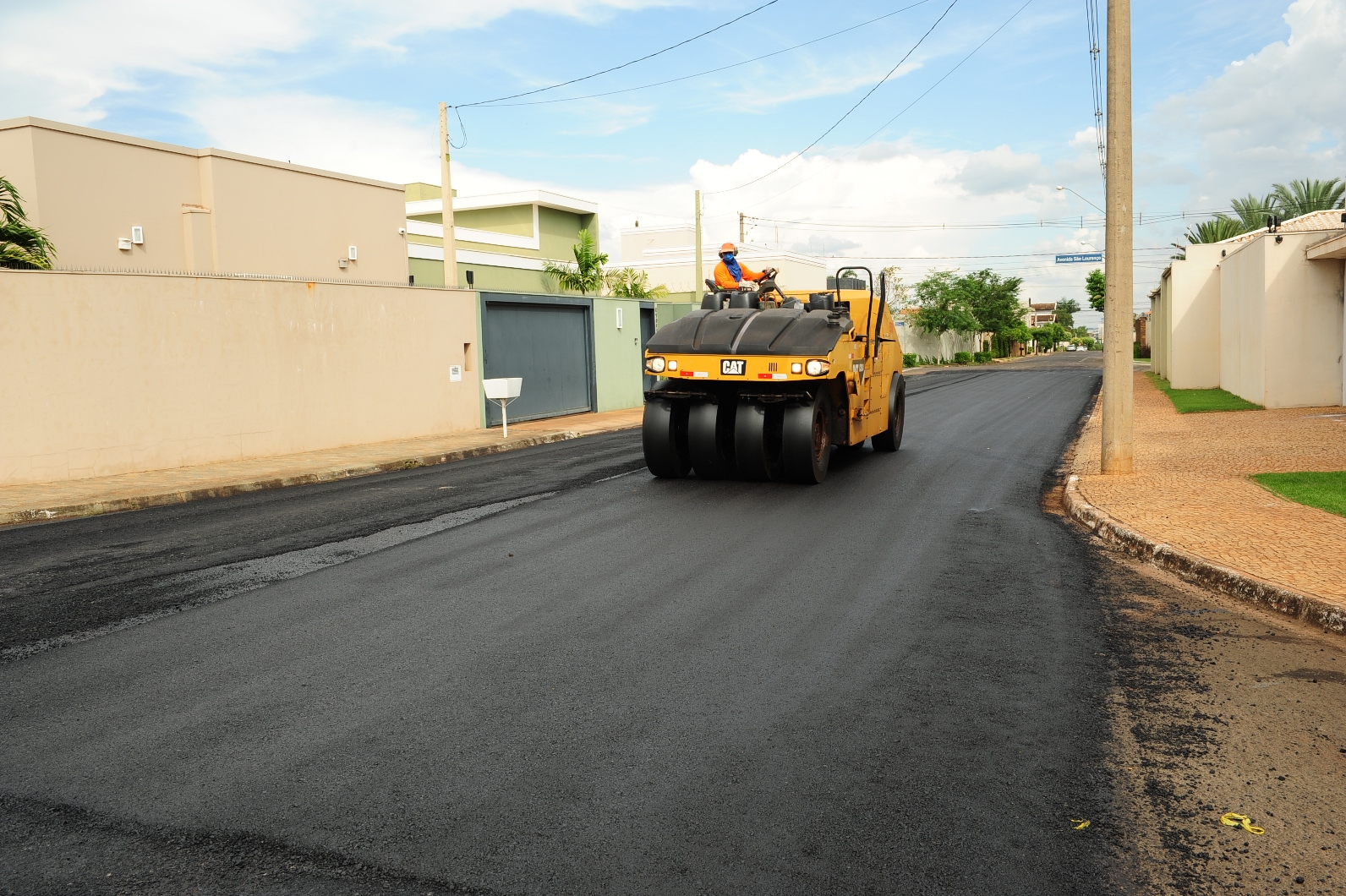 Prefeitura conclui recape da Avenida 27 e trabalha na Rua 22