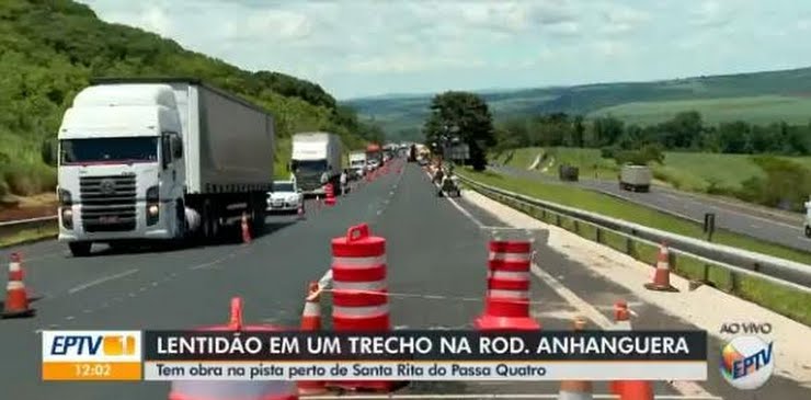 Pista da Anhanguera está totalmente bloqueada em Santa Rita do Passa Quatro