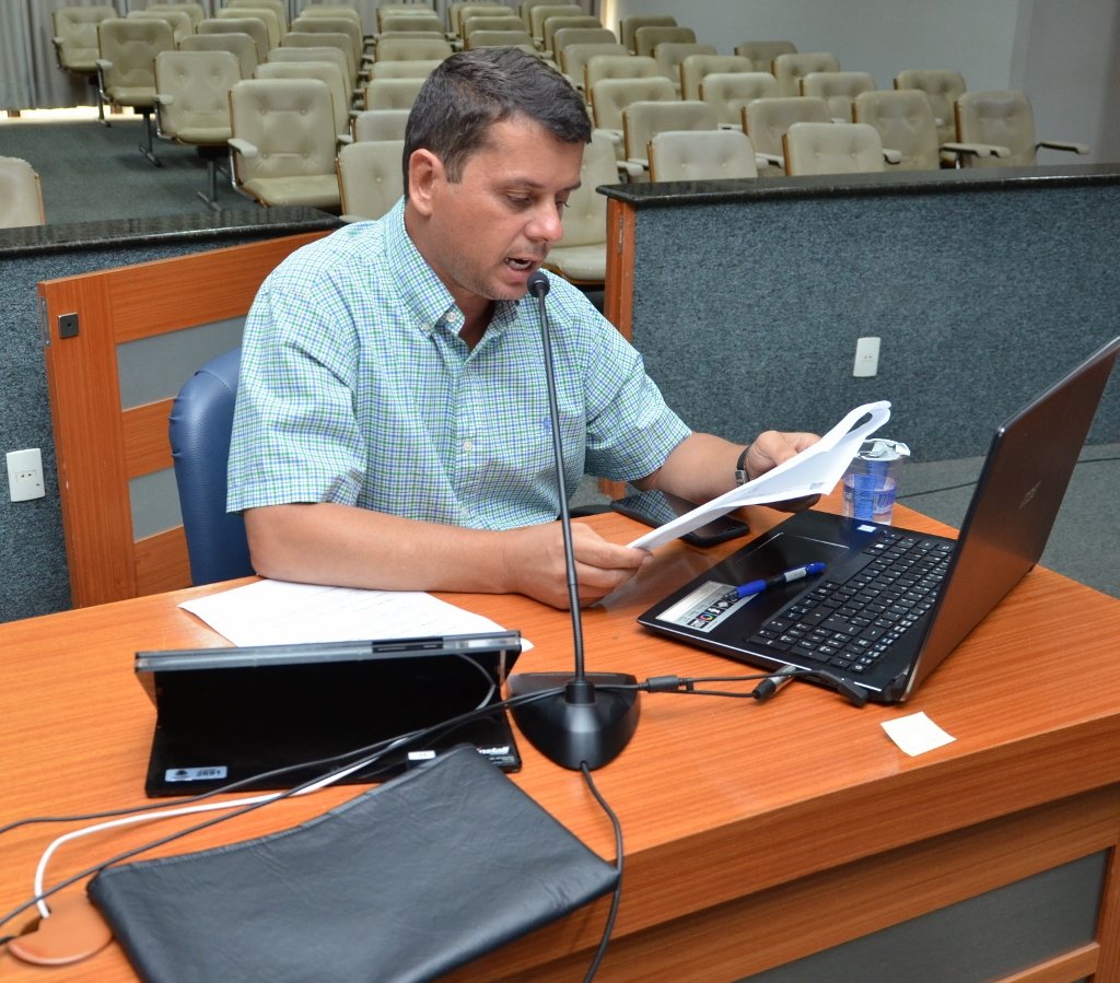 Vereador Ricardo Bodinho indaga onde estão as melhorias na iluminação pública.