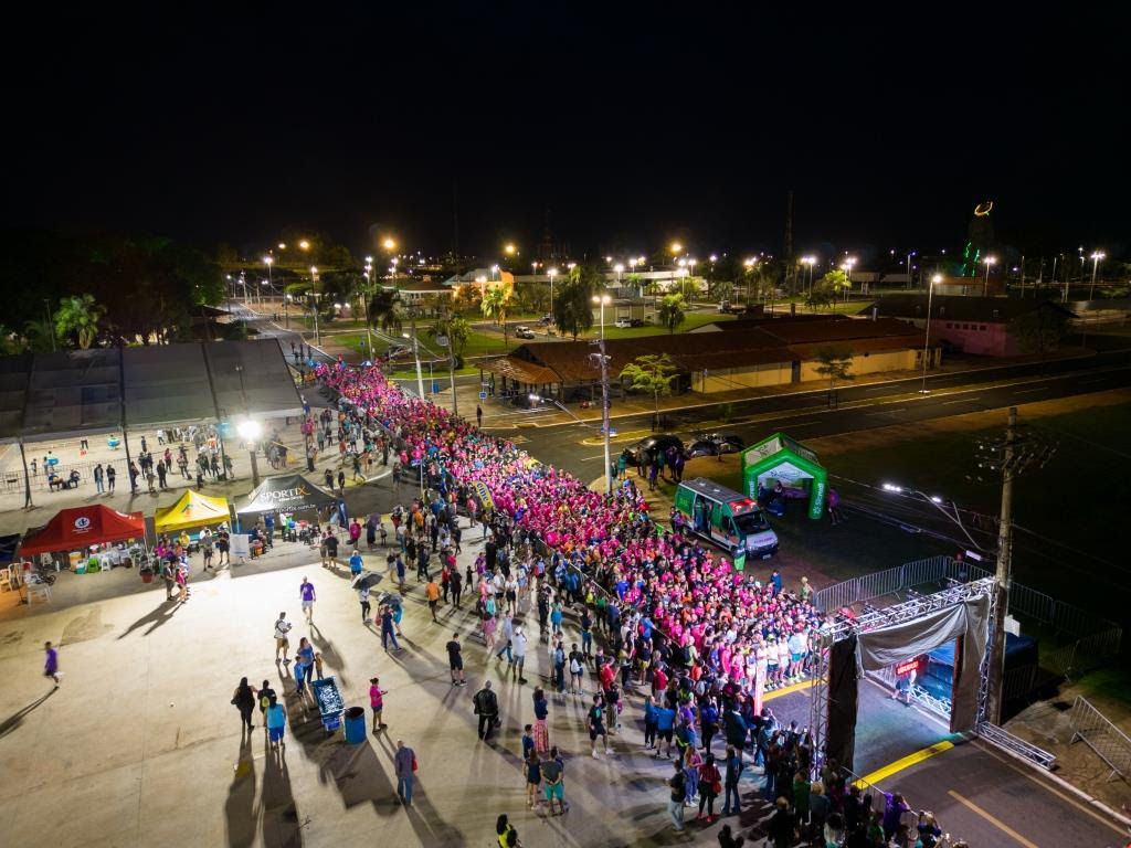 Corrida Parque Night Run reúne mais de 4 mil pessoas no Parque do Peão