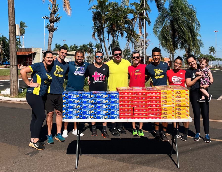 Esportistas arrecadam mais de  350 caixas de chocolate em Treinão Solidário