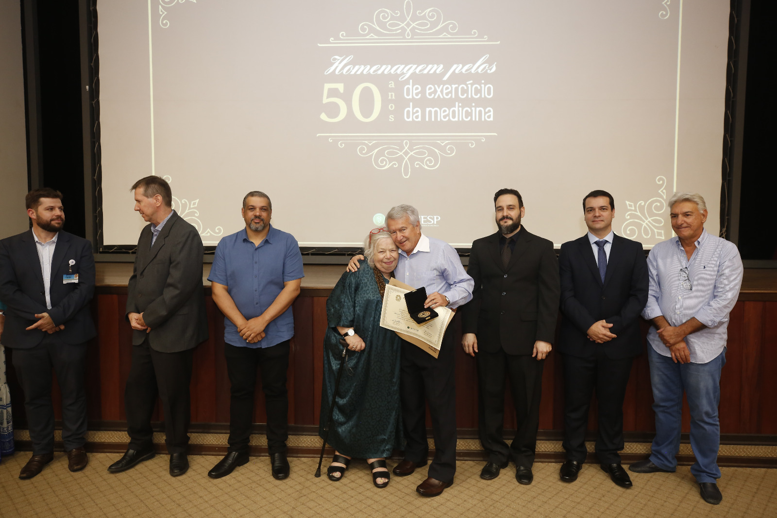 Médico barretense é homenageado pelo CREMESP em Bauru