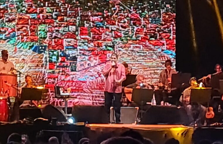 Zeca Pagodinho apresenta grandes sucessos no Samba Barretos