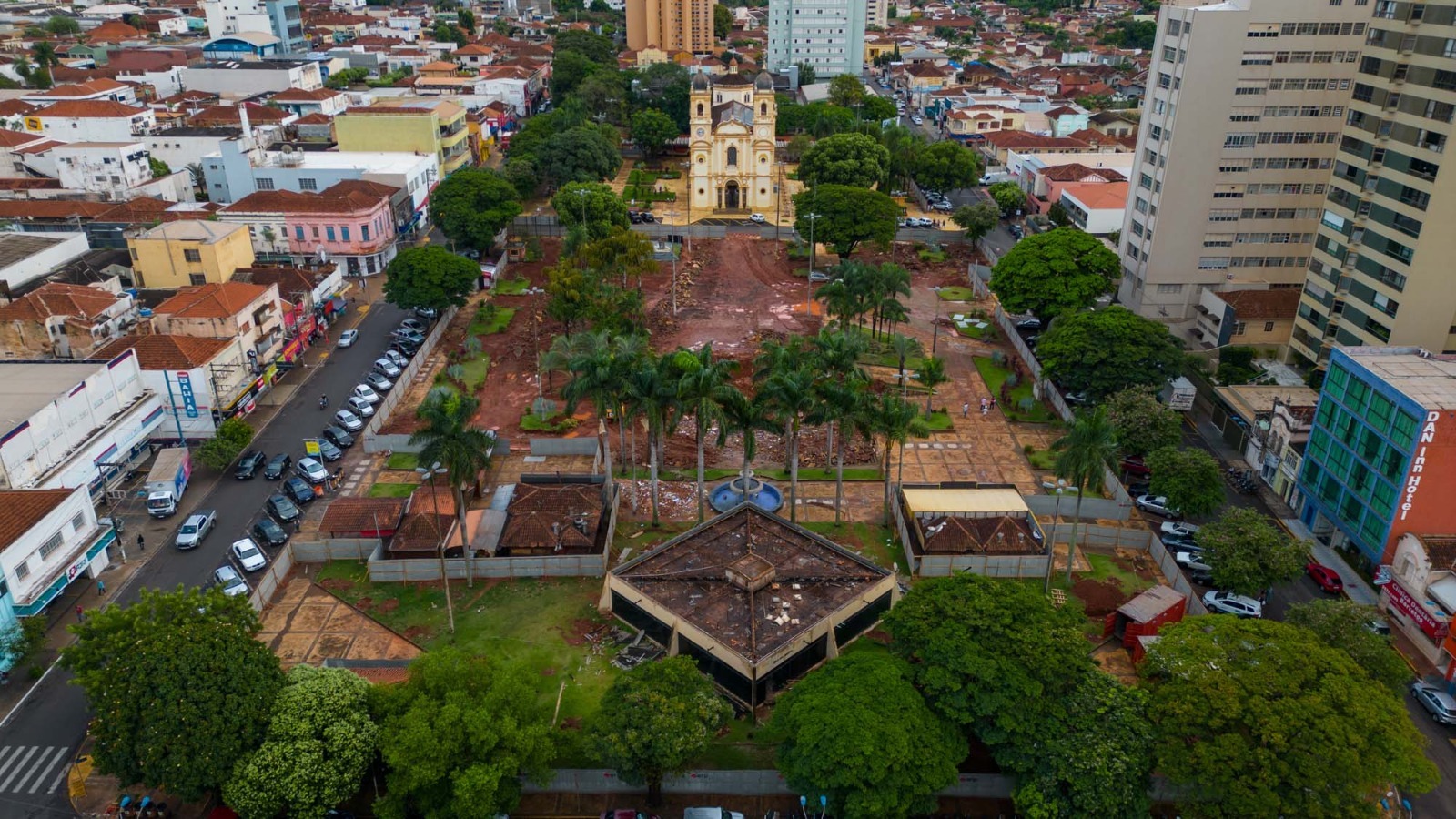 Prefeitura inicia obras de revitalização da Praça Francisco Barreto