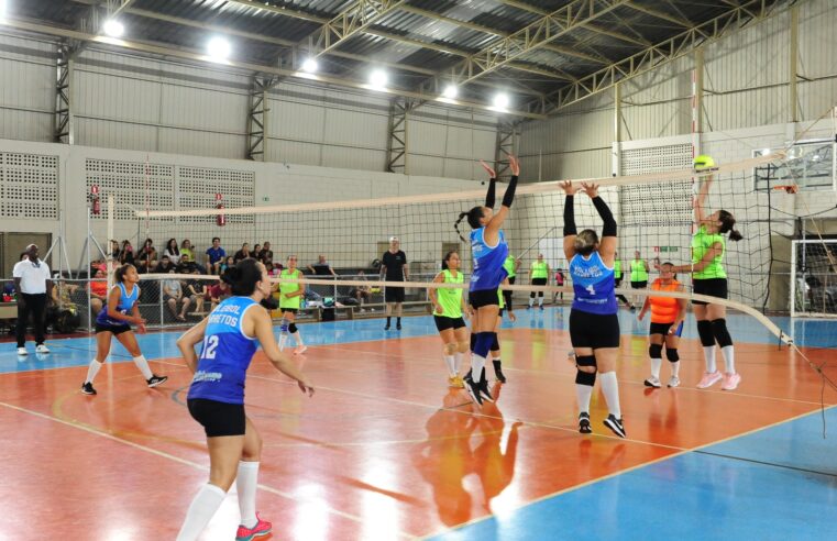 Maldivas e Master Vôlei estão na final feminina do Campeonato Municipal de Voleibol 2023