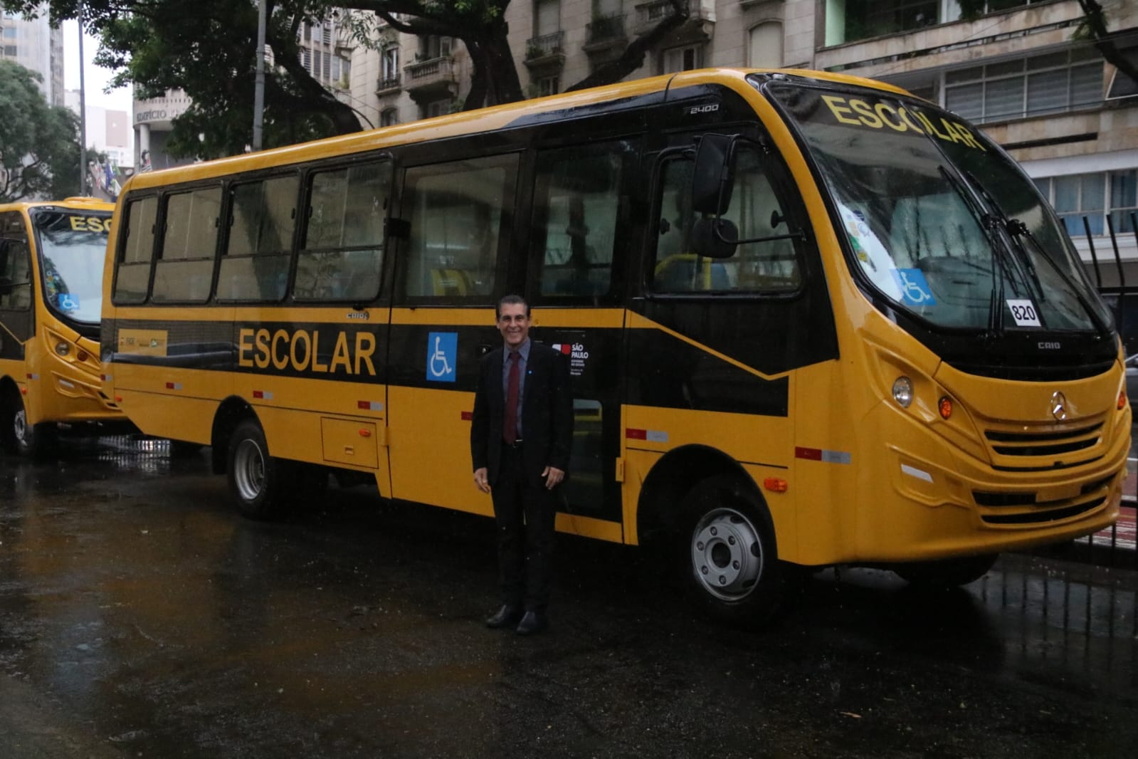 Deputado Sebastião Santos participa da entrega de ônibus escolares