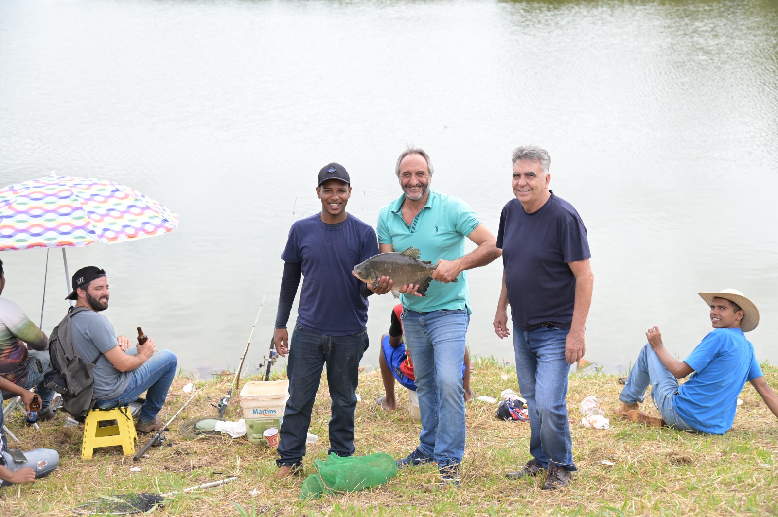 Lago de Colina ganhou peixes soltos pela Prefeitura na Semana Santa Santa