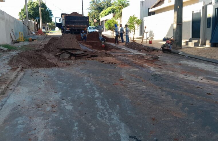 Equipe de engenharia do SAAEB soluciona mais um problema na rede de esgoto