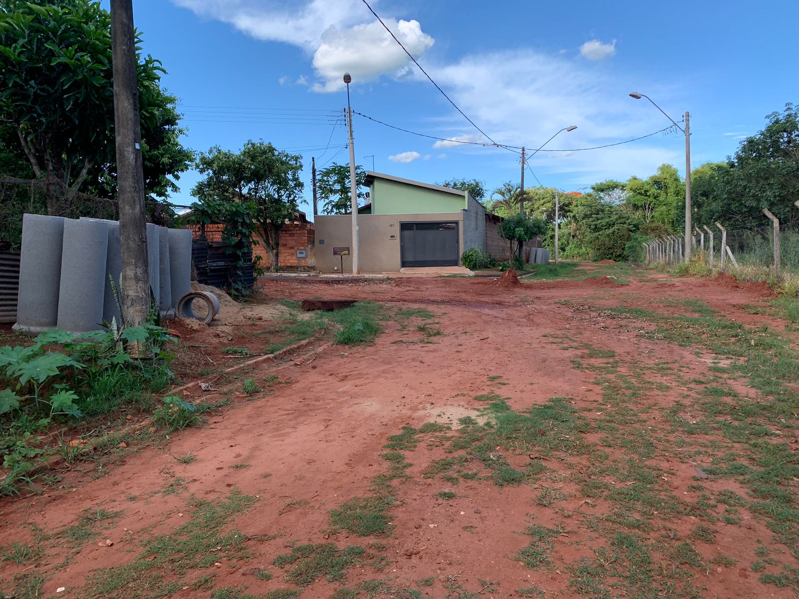 Prefeitura realiza obras de drenagem e pavimentação da Av. C-7, no Christiano Carvalho