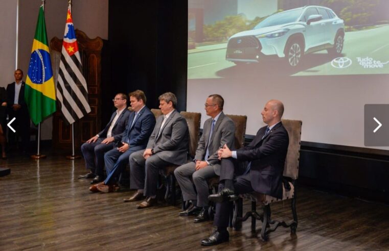 Governo de SP e Toyota anunciam R$ 1,7 bilhão para produção de compacto híbrido-flex