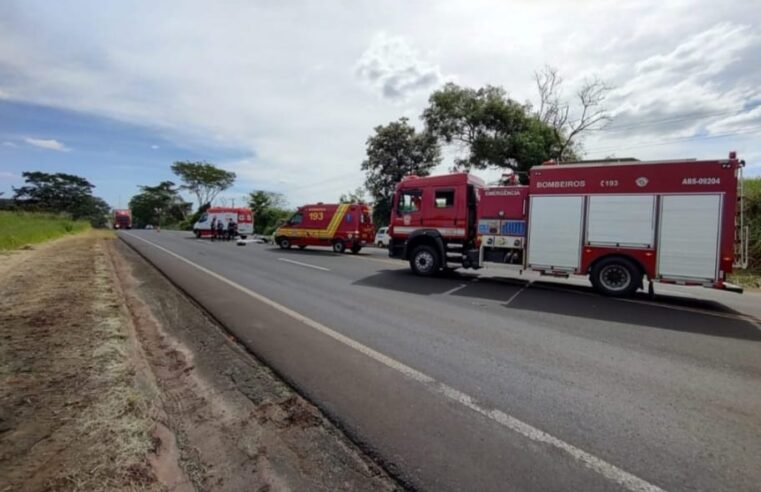 Acidente fatal em rodovia envolve motociclista e caminhão em manobra