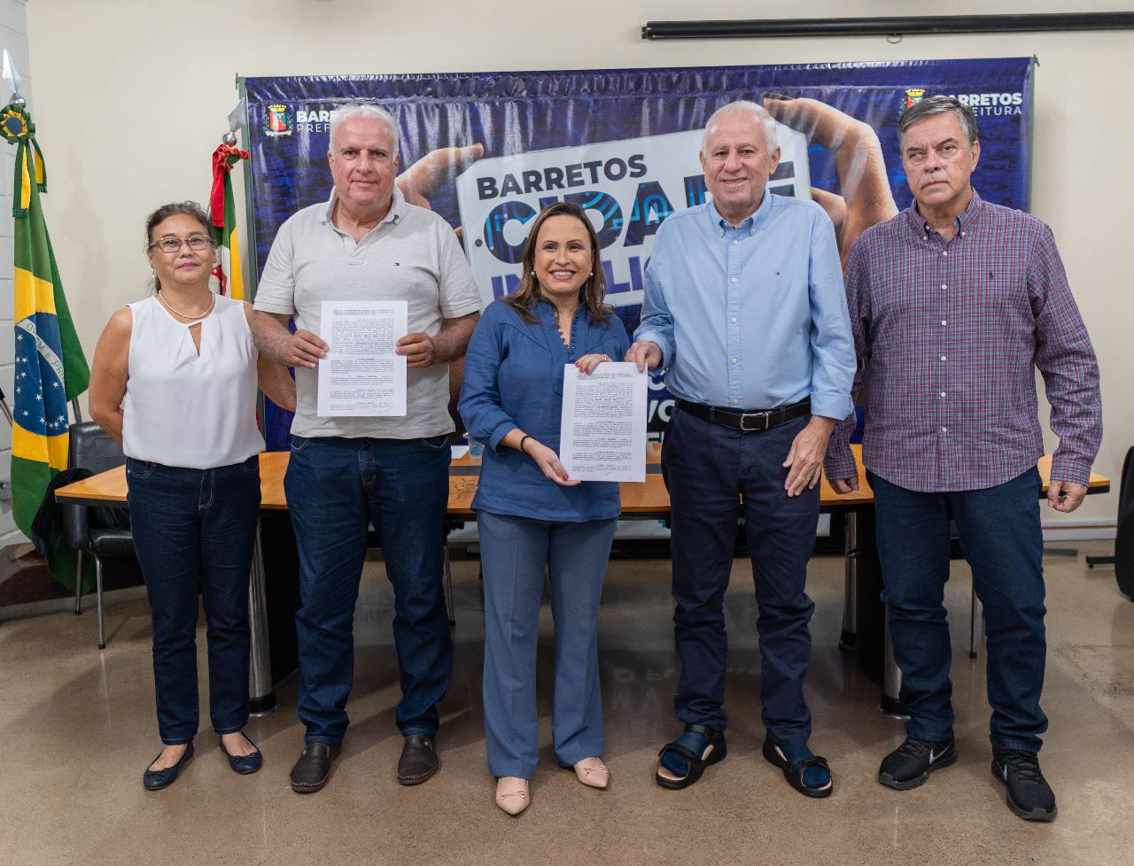 Prefeitura leva asfalto para trecho da Avenida João Baroni