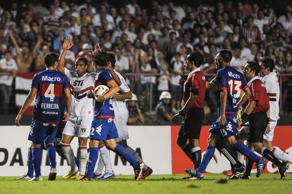 São Paulo vence o Tigre pela Sul-Americana