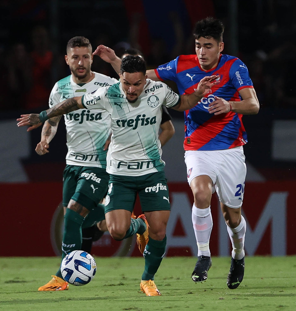 Palmeiras ganha do Cerro no Paraguai