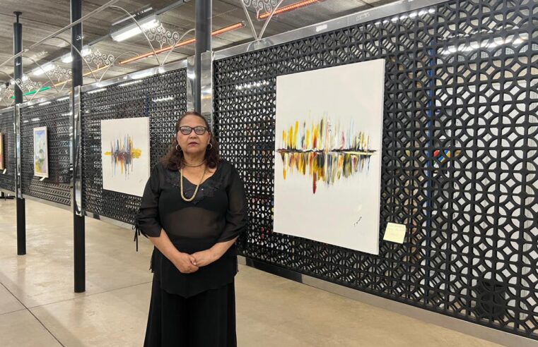 Artista plástica Jussara Helena lança exposição “Mundo Colorido” na Biblioteca do UNIFEB 