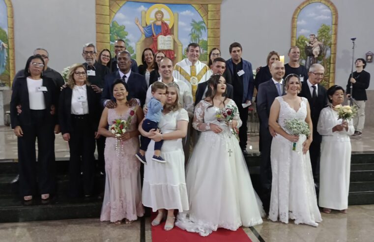 Cinco casais participaram do casamento comunitário na Paróquia Santo Antônio