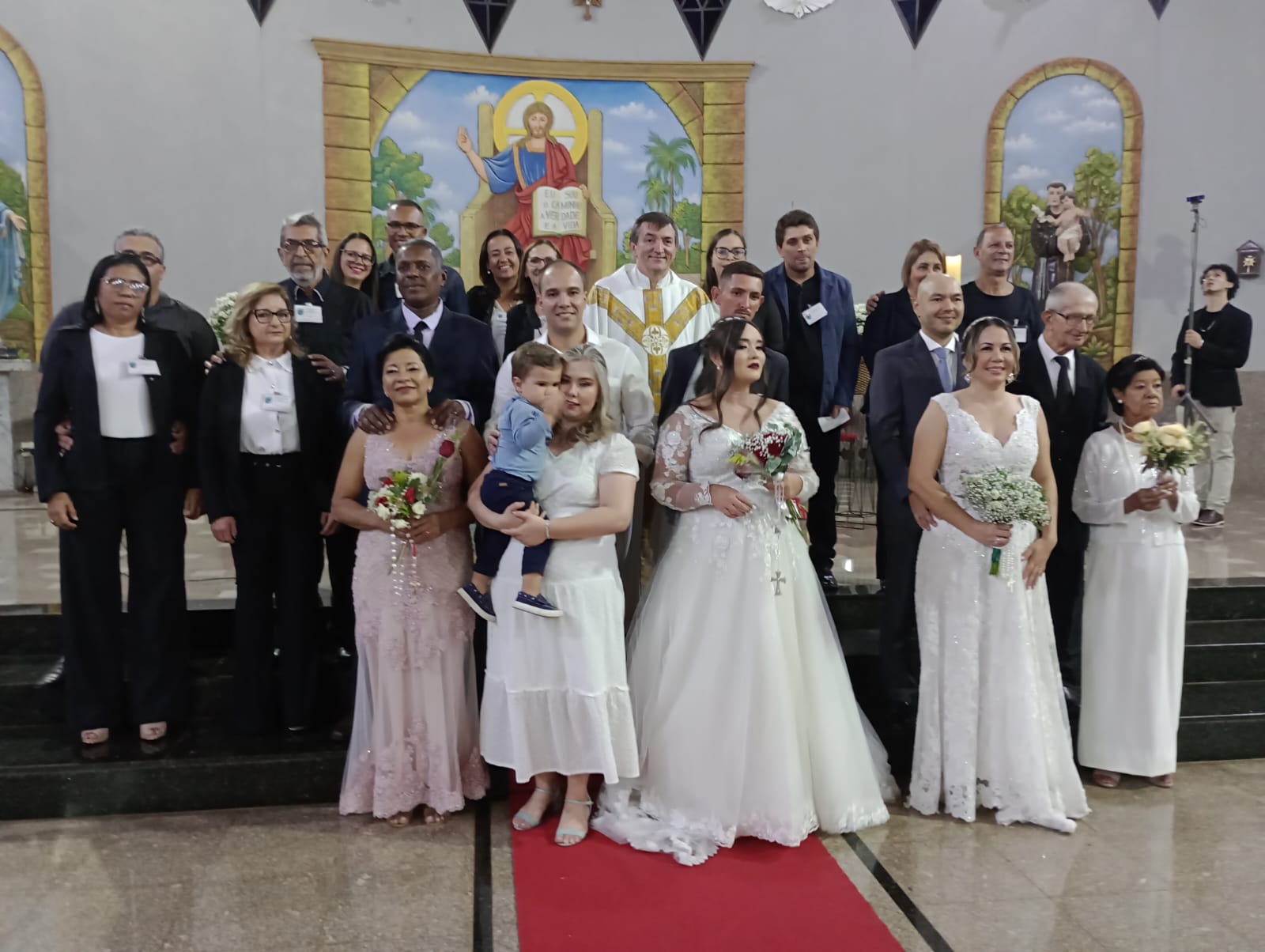 Cinco casais participaram do casamento comunitário na Paróquia Santo Antônio