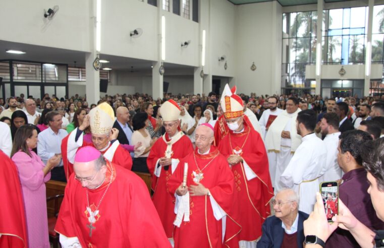 Fiéis lotaram Igreja São Benedito na celebração do Jubileu da Diocese