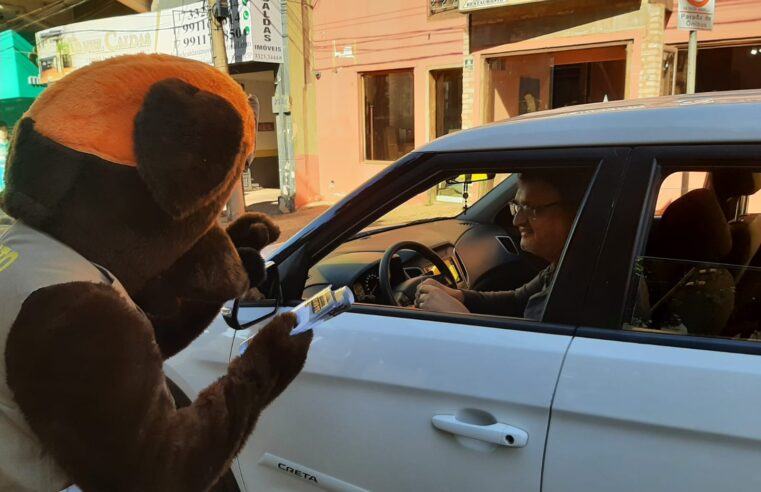 Trânsito orienta condutores dentro do Maio do Amarelo