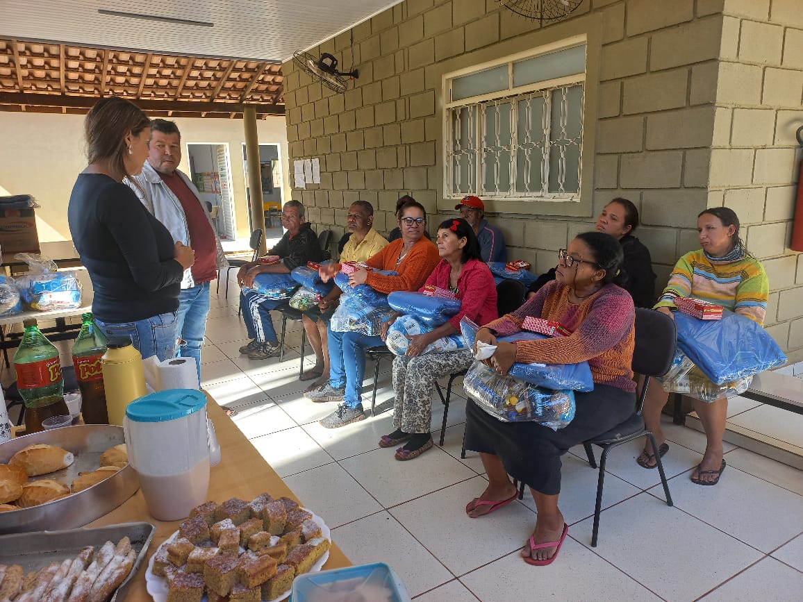 Fundo Social de Solidariedade realiza palestra e atendimentos no Distrito de Ibitu