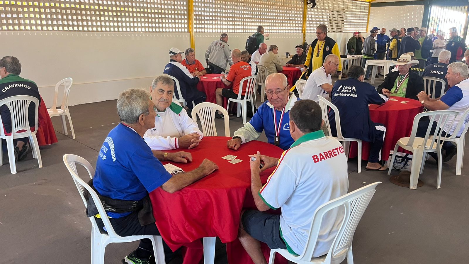 Barretenses se destacam no tênis masculino e feminino no segundo dia de competições do 25° JOMI