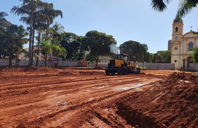 Obra de revitalização da Praça Francisco Barreto avança com remoção do piso e adequação de estrutura para remodelação dos quiosques de alimentação
