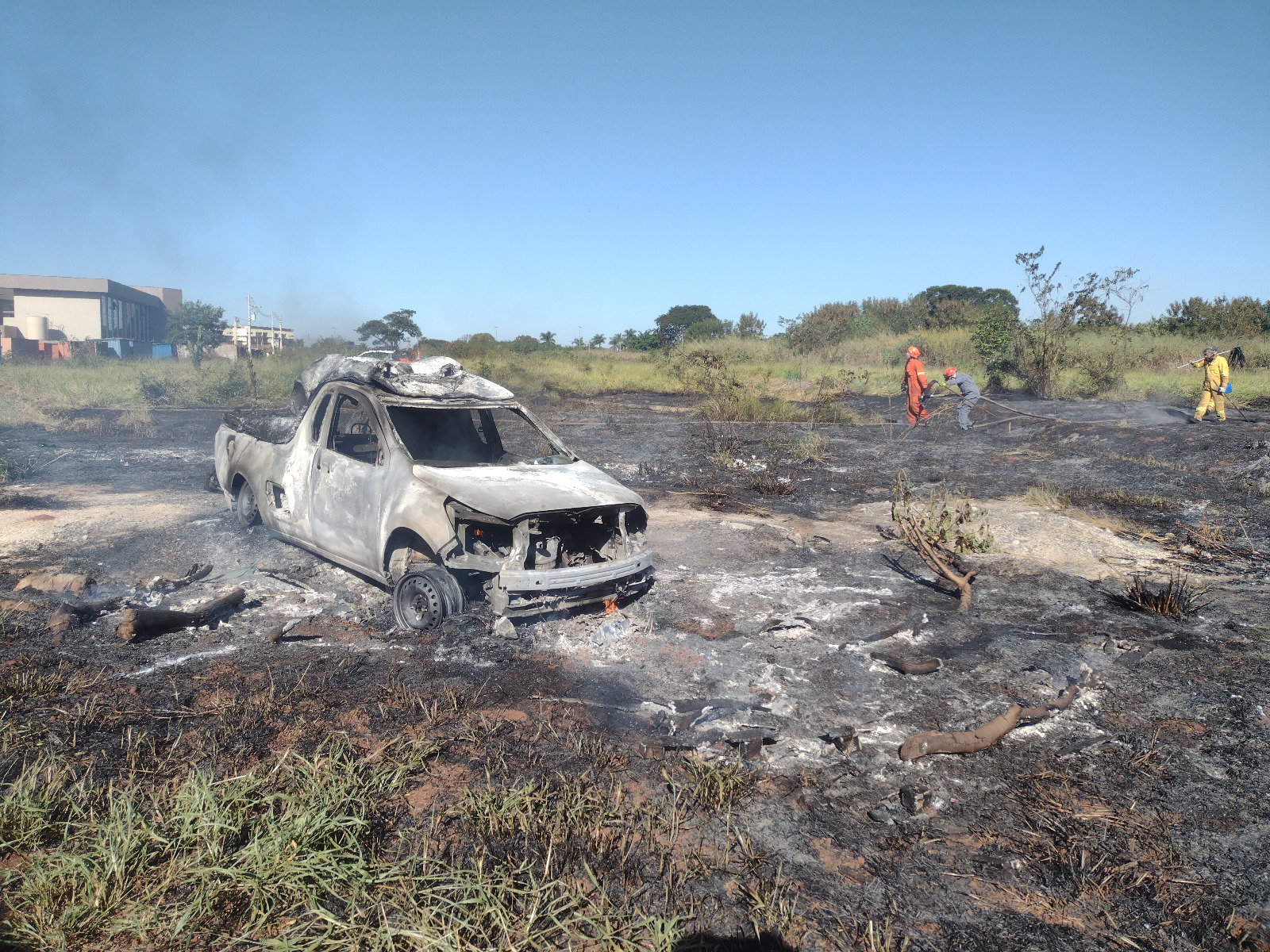 Ambulância de Altair pega fogo  próximo ao AME