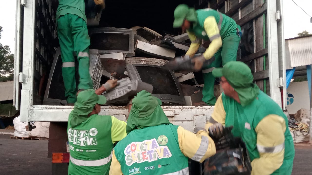 ABREE recolhe TVs e outros materiais eletroeletrônicos da Usina de Triagem de Barretos