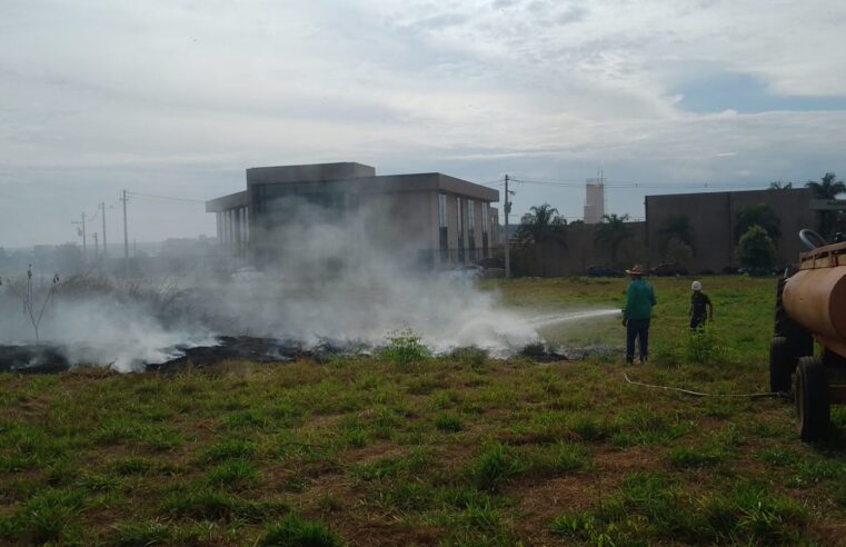 Incêndio atingiu área de vegetação próxima ao AME