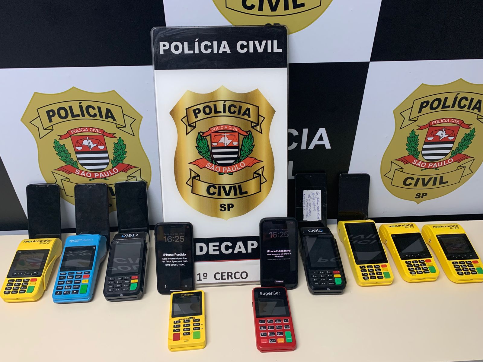 Polícia Civil apreende 10 mil reais em espécie durante operação contra roubos e furtos de celulares