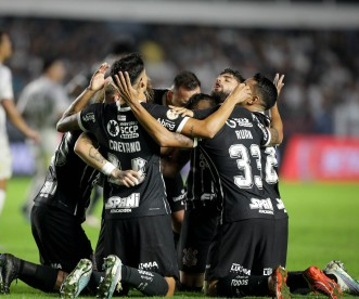 Corinthians ganha clássico contra o Santos na Vila Belmiro