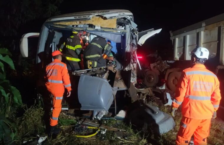 Colisão entre caminhão e ônibus deixa 45 trabalhadores de Usina feridos