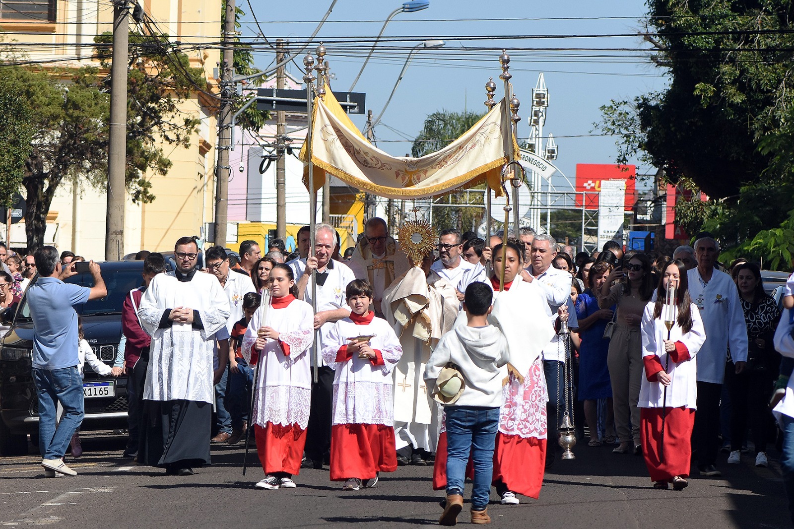 Missa e procissão no   Dia de Corpus Christi na Catedral