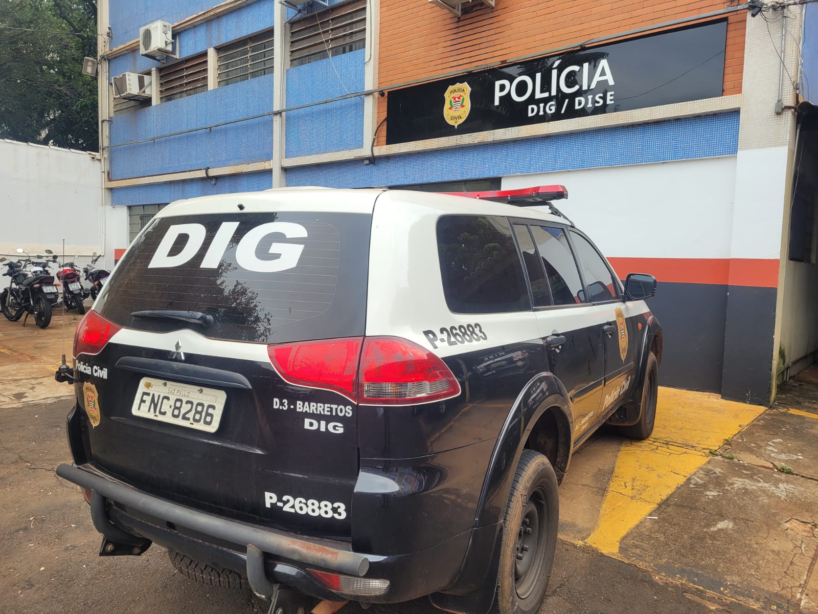 Polícia Civil localiza três veículos com chassi adulterados em garagem